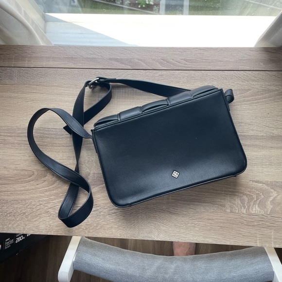Black Call it Spring crossbody bag - Picture 3 of 3